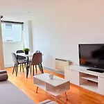 Centre 2 Bed Flat With Disable Access 2 Bath - Balcony And View Appartamento *