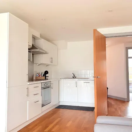 Centre 2-bed - Location Near Shops And Museums 아파트 *