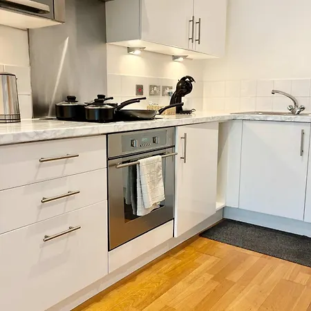 Centre 2 Bed Flat With Disable Access 2 Bath - Balcony And View * يورك