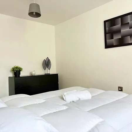 Centre 2 Bed Flat With Disable Access 2 Bath - Balcony And View شقة يورك