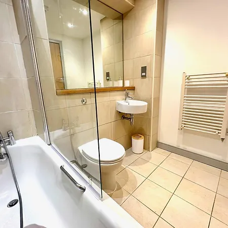 Centre 2 Bed Flat With Disable Access 2 Bath - Balcony And View يورك