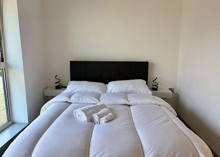 City Centre 2 Bed Flat With Disable Access 2 Bath Flat - Balcony And View 公寓