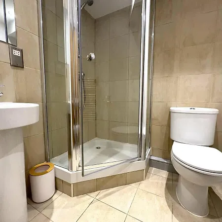 Centre 2-bed - Location Near Shops And Museums Apartmán